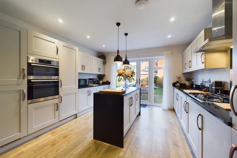 4 bedroom property for sale, Newbury Street, Towcester, NN12