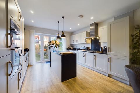 4 bedroom property for sale, Newbury Street, Towcester, NN12