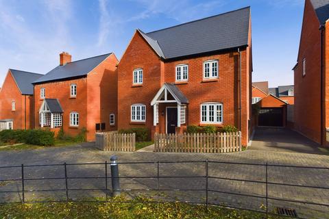 4 bedroom property for sale, Newbury Street, Towcester, NN12