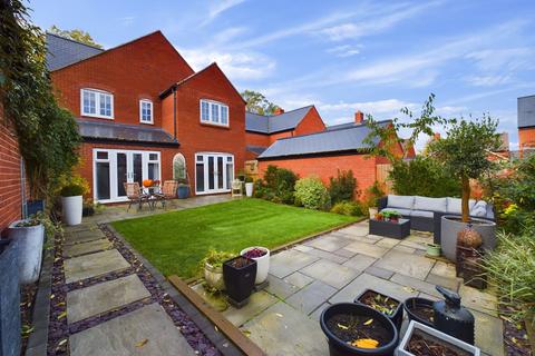 4 bedroom property for sale, Newbury Street, Towcester, NN12