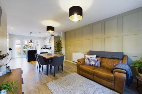 4 bedroom property for sale, Newbury Street, Towcester, NN12