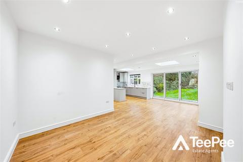 4 bedroom terraced house to rent, Wentworth Gardens, London