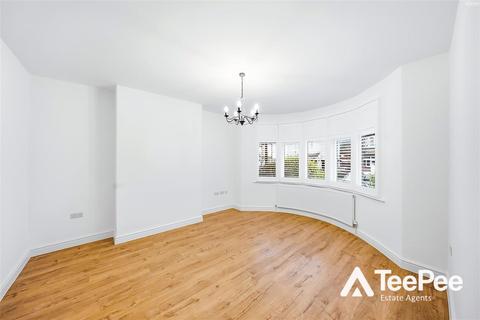 4 bedroom terraced house to rent, Wentworth Gardens, London