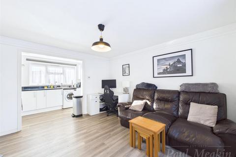1 bedroom maisonette for sale, Chertsey Crescent, New Addington