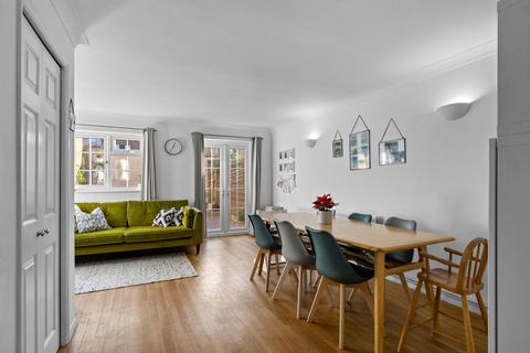 undefined, Middle Lane, Epsom KT17