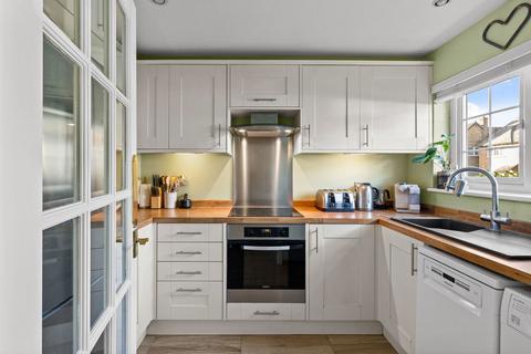 undefined, Middle Lane, Epsom KT17