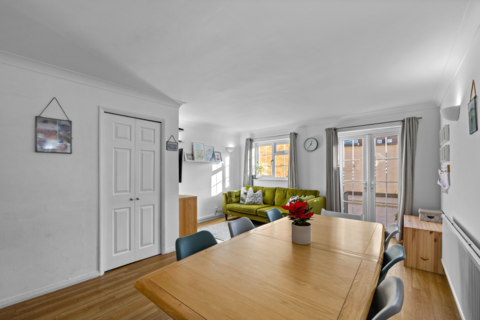undefined, Middle Lane, Epsom KT17