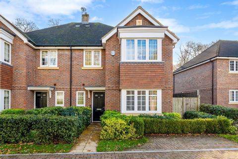 4 bedroom semi-detached house for sale - Stanton Grove, Tadworth KT20
