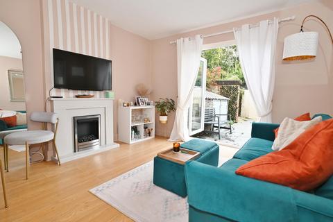 2 bedroom maisonette to rent, Meadway, Twickenham TW2