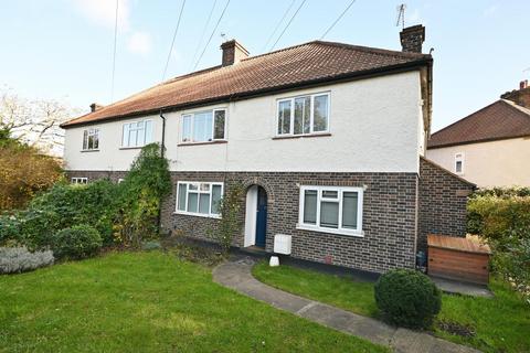 2 bedroom maisonette to rent, Meadway, Twickenham TW2