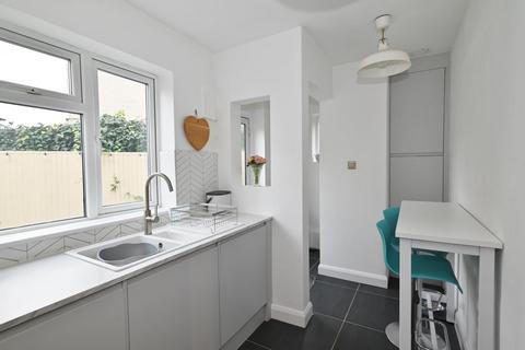 2 bedroom maisonette to rent, Meadway, Twickenham TW2