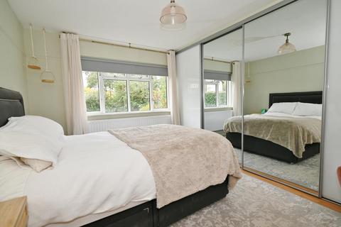 2 bedroom maisonette to rent, Meadway, Twickenham TW2