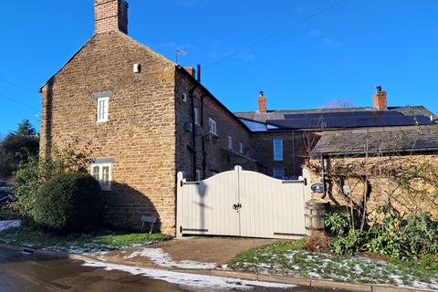 3 bedroom semi-detached house to rent, Croft Lane, Staverton, NN11 6JE
