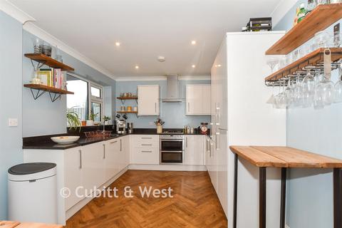 3 bedroom semi-detached house for sale, Hillcrest Drive, Ashington RH20