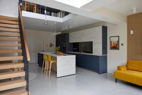 4 bedroom terraced house for sale, Overcliff Road, London, SE13