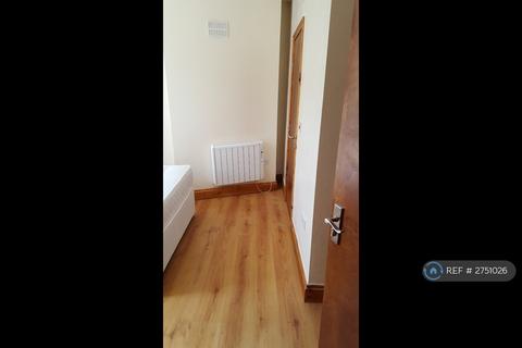1 bedroom in a house share to rent, A, Thornton Heath, CR7