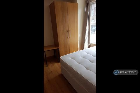 1 bedroom in a house share to rent, A, Thornton Heath, CR7
