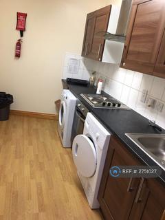 1 bedroom in a house share to rent, Wandsworth High Street, London, SW18
