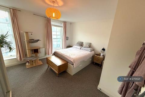 undefined, Belgrave Street, London, E1