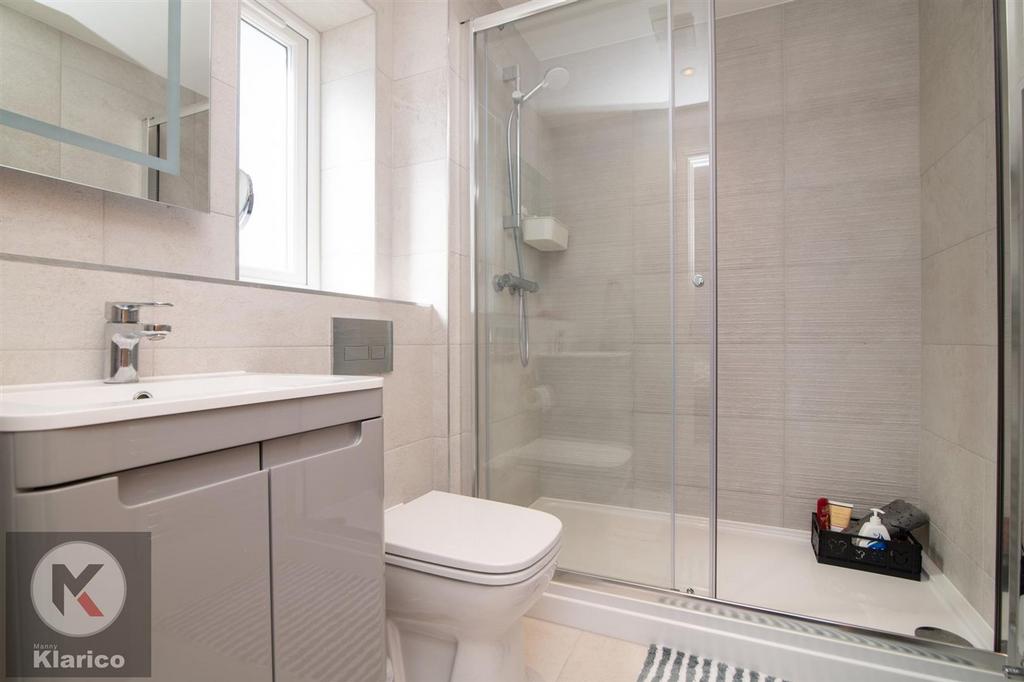 7 A,Warwick Gardens-17.jpg