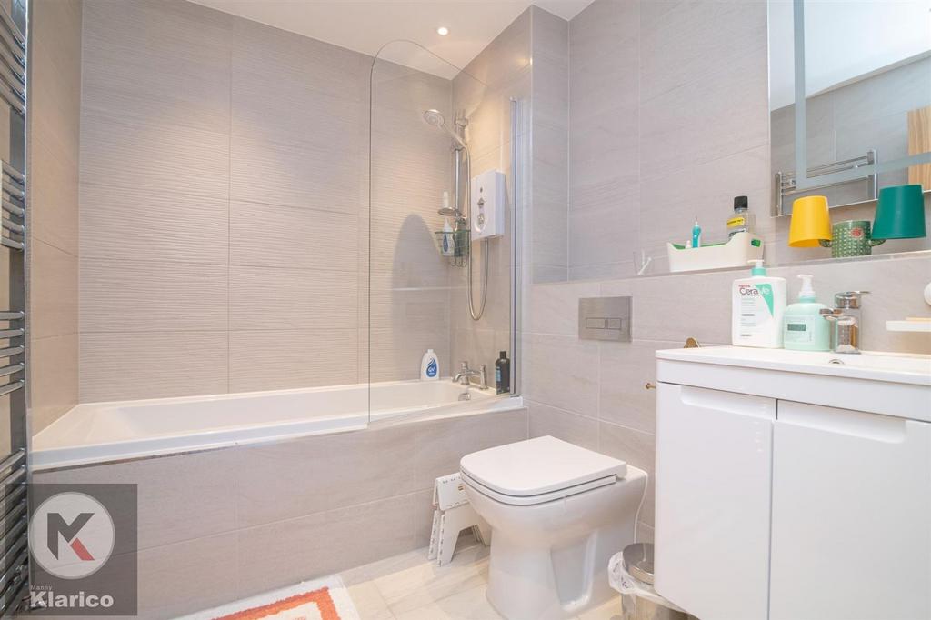 7 A,Warwick Gardens-18.jpg