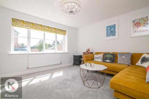 4 bedroom detached house to rent, Warwick Gardens, Birmingham B28