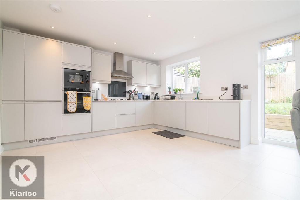 7 A,Warwick Gardens-6.jpg