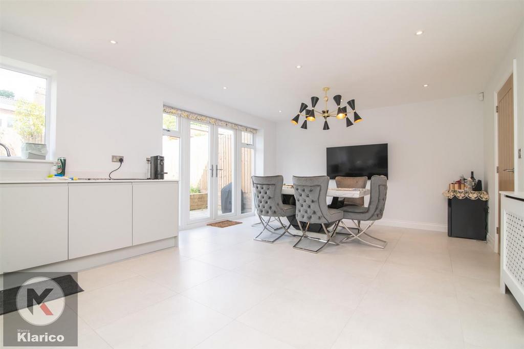 7 A,Warwick Gardens-7.jpg