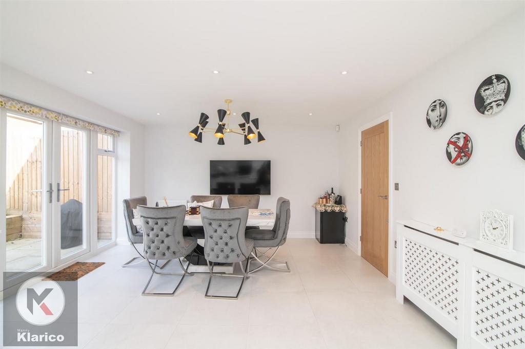 7 A,Warwick Gardens-8.jpg