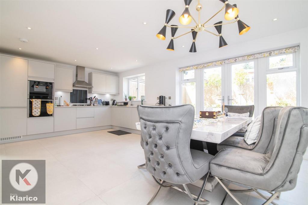 7 A,Warwick Gardens-9.jpg