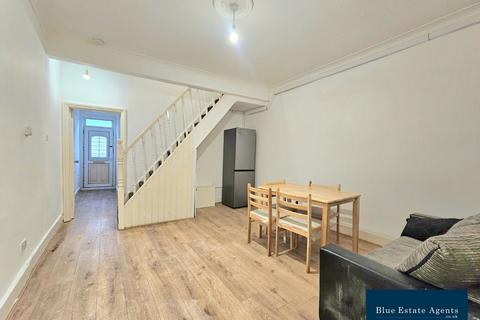 4 bedroom terraced house to rent, Heston Road, Hounslow, TW5
