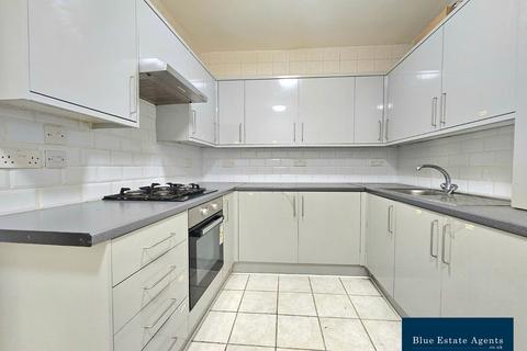 4 bedroom terraced house to rent, Heston Road, Hounslow, TW5