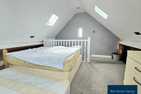 1 bedroom in a house share to rent, Windsor Road, Hounslow, TW4