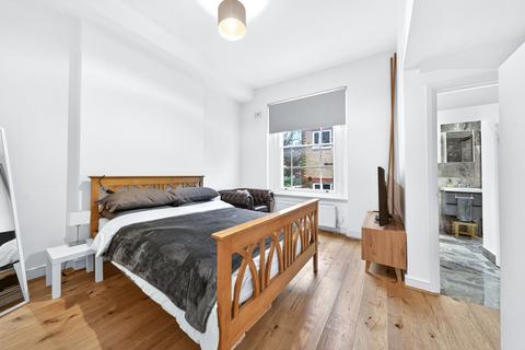 1 bedroom flat for sale, Percy Road, London W12