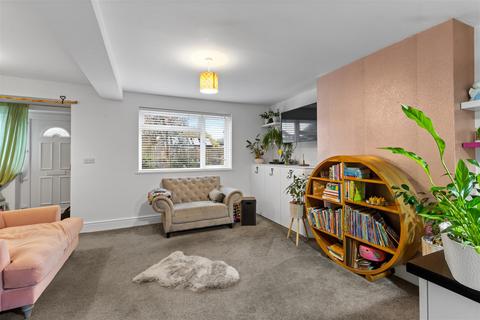 4 bedroom terraced house for sale, Paul Close, Hailsham