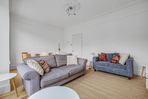3 bedroom flat to rent, Barnard Road, London