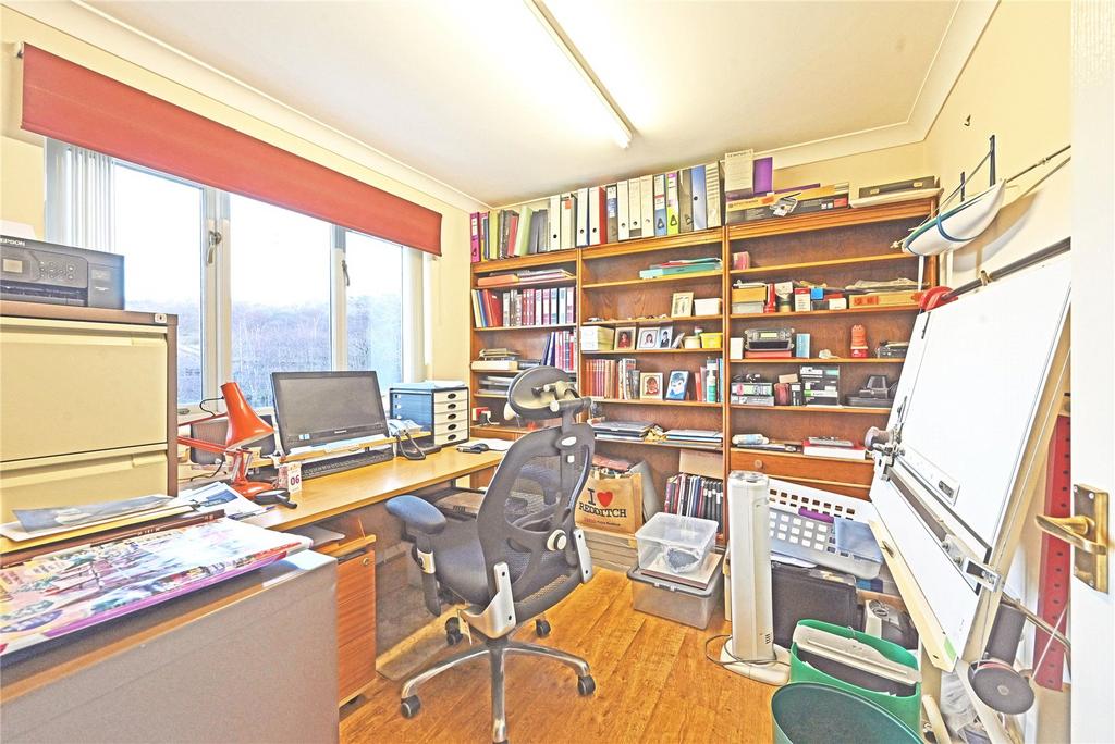 Bedroom 1 / Study
