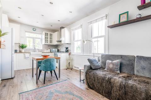 2 bedroom flat to rent - Strode Road, London NW10
