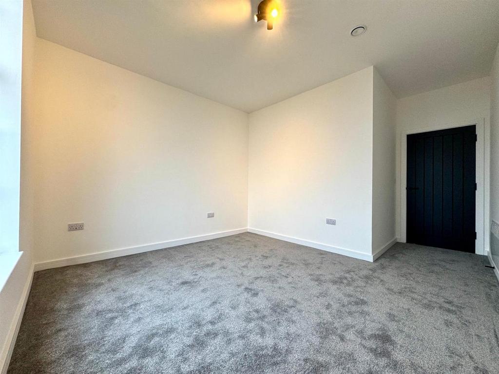 Second bedroom pic 2.jpeg