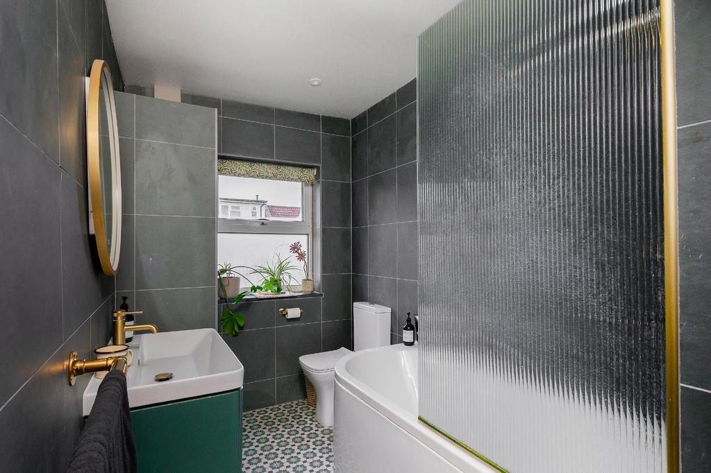 2 K2 WSSE - Bathroom B.jpg