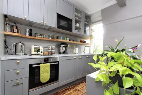 3 bedroom apartment to rent, Fortis Green Road, London, N10
