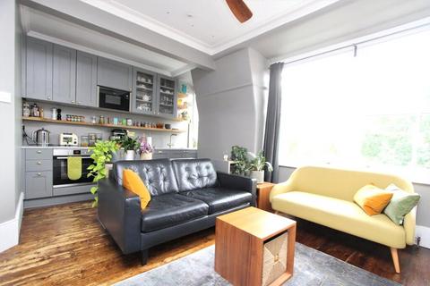 3 bedroom apartment to rent, Fortis Green Road, London, N10