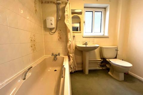 2 bedroom flat to rent, Old Road East, DA12 1NQ