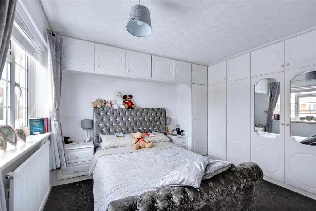 Bedroom 1 2.jpeg