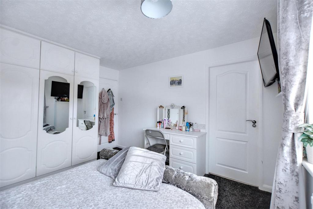 Bedroom 1 3.jpeg