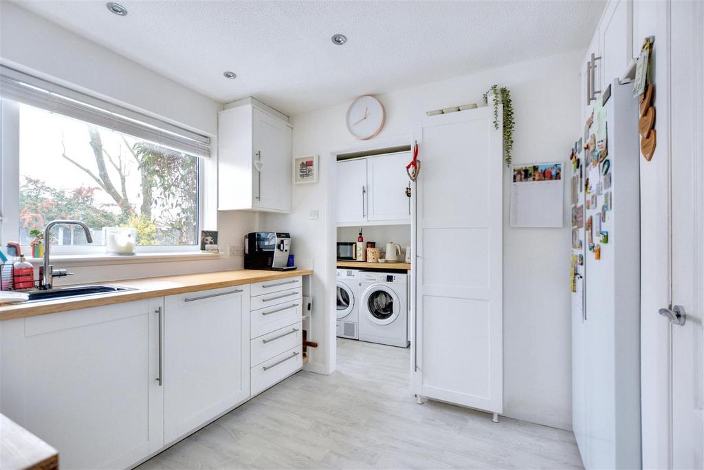Kitchen 1.jpeg