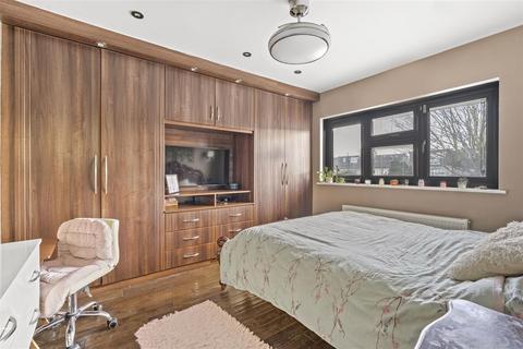 4 bedroom terraced house for sale, Easternville Gardens, Ilford