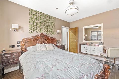4 bedroom terraced house for sale, Easternville Gardens, Ilford