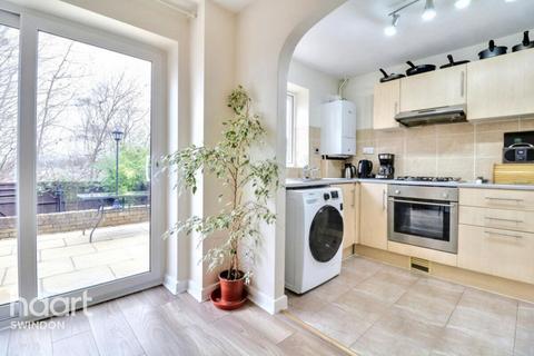 3 bedroom terraced house for sale, Catmint Close, Swindon
