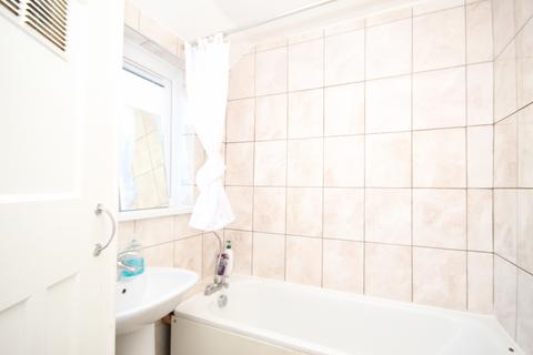 1 bedroom flat to rent, Village Way, Willesden, London, NW10